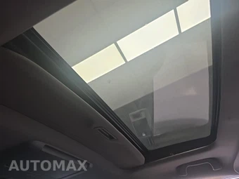 2010 Honda Odyssey Touring w/Navigation & RES 118.1" WB - miniatura 18