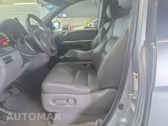 2010 Honda Odyssey Touring w/Navigation & RES 118.1" WB - miniatura 7
