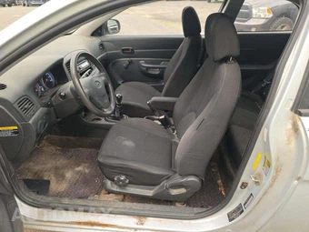 2010 Hyundai Accent Blue Hatchback – miniatura 3