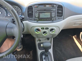 2010 Hyundai Accent GLS Sedan - miniatura 7
