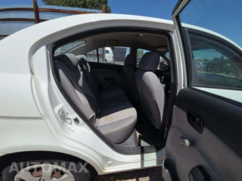 2010 Hyundai Accent GLS Sedan – miniatura 13