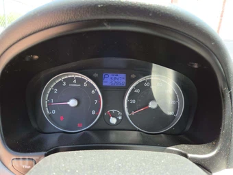2010 Hyundai Accent GLS Sedan – miniatura 6