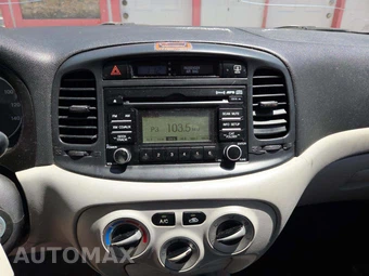 2010 Hyundai Accent GLS Sedan – miniatura 7