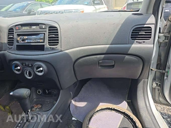 2010 Hyundai Accent GS Hatchback – miniatura 19