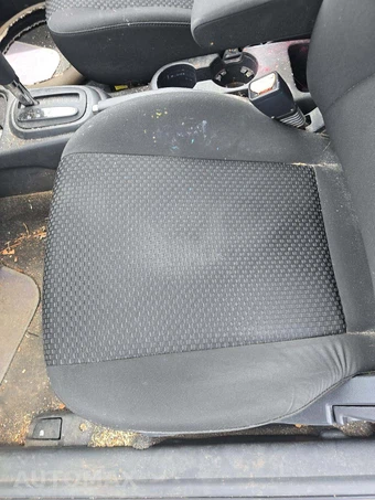 2010 Hyundai Accent GS Hatchback – miniatura 22