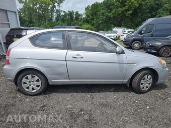 2010 Hyundai Accent GS Hatchback – miniatura 4