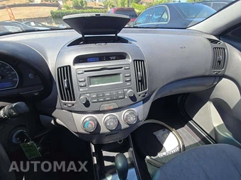 2010 Hyundai Elantra GLS Sedan - miniatura 10