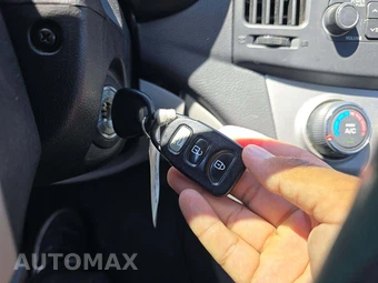 2010 Hyundai Elantra GLS Sedan - miniatura 8