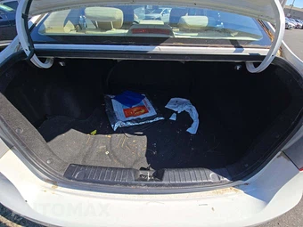 2010 Hyundai Elantra GLS Sedan - miniatura 11