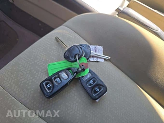 2010 Hyundai Elantra GLS Sedan - miniatura 5
