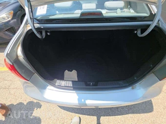 2010 Hyundai Elantra GLS Sedan - miniatura 14