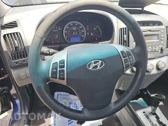 2010 Hyundai Elantra SE Sedan – miniatura 10