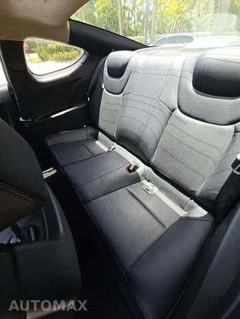 2010 Hyundai Genesis Coupe 3.8 – miniatura 10