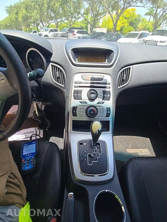 2010 Hyundai Genesis Coupe 3.8 – miniatura 7