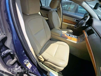 2010 Jaguar XF Luxury – miniatura 18