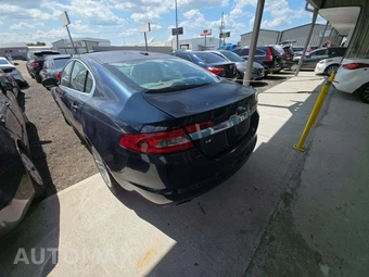 2010 Jaguar XF Luxury – miniatura 2