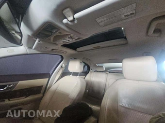 2010 Jaguar XF Premium - miniatura 11