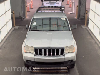 2010 Jeep Grand Cherokee Laredo – miniatura 2
