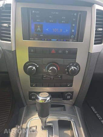 2010 Jeep Grand Cherokee Laredo - miniatura 10