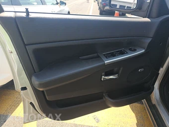 2010 Jeep Grand Cherokee Laredo – miniatura 9