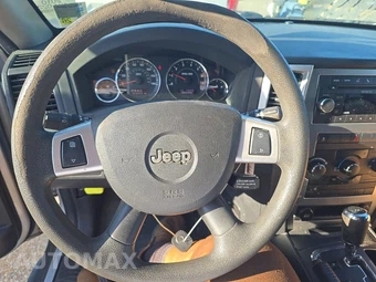 2010 Jeep Grand Cherokee Laredo - miniatura 10