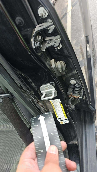 2010 Jeep Liberty Renegade – miniatura 36