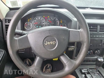 2010 Jeep Liberty Sport - miniatura 10