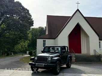 2010 Jeep Wrangler Mountain Edition - miniatura 11