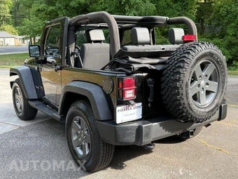2010 Jeep Wrangler Mountain Edition - miniatura 17