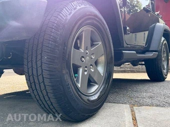 2010 Jeep Wrangler Mountain Edition - miniatura 18