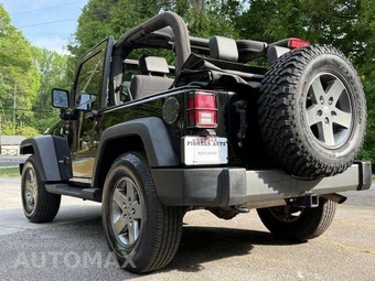 2010 Jeep Wrangler Mountain Edition - miniatura 24