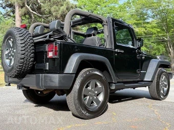 2010 Jeep Wrangler Mountain Edition - miniatura 27
