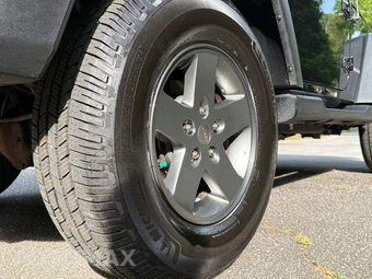 2010 Jeep Wrangler Mountain Edition - miniatura 29