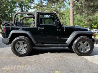 2010 Jeep Wrangler Mountain Edition - miniatura 30