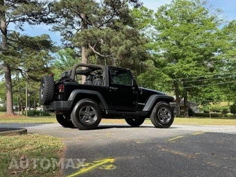 2010 Jeep Wrangler Mountain Edition - miniatura 37