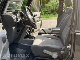 2010 Jeep Wrangler Mountain Edition - miniatura 44