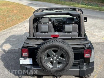 2010 Jeep Wrangler Mountain Edition - miniatura 6