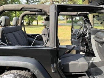 2010 Jeep Wrangler Mountain Edition - miniatura 8