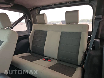 2010 Jeep Wrangler Sahara - miniatura 13