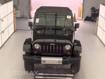 2010 Jeep Wrangler Sahara - miniatura 2