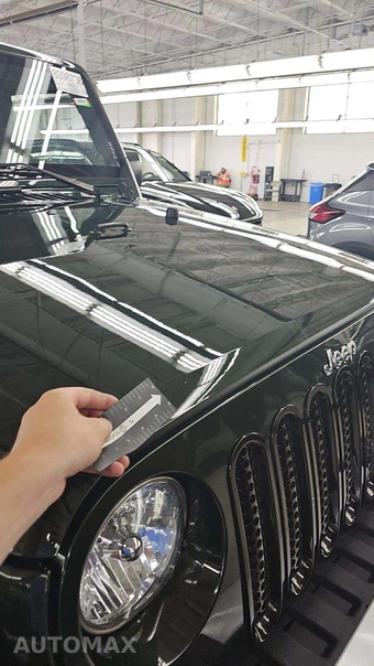 2010 Jeep Wrangler Sahara - miniatura 25