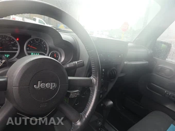 2010 Jeep Wrangler Unlimited Islander Edition - miniatura 11