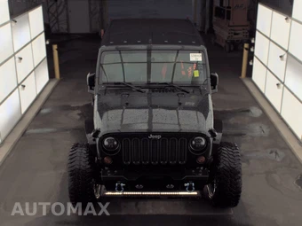 2010 Jeep Wrangler Unlimited Islander Edition - miniatura 2