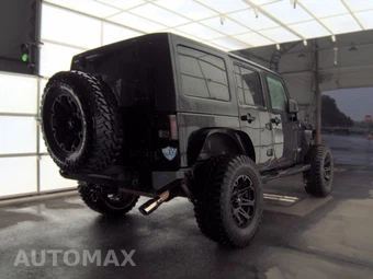 2010 Jeep Wrangler Unlimited Islander Edition - miniatura 4