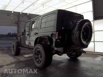 2010 Jeep Wrangler Unlimited Islander Edition - miniatura 6