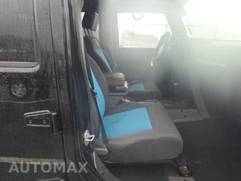 2010 Jeep Wrangler Unlimited Islander Edition - miniatura 8
