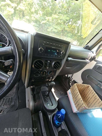 2010 Jeep Wrangler Unlimited Islander Edition - miniatura 10
