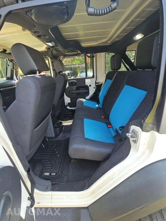 2010 Jeep Wrangler Unlimited Islander Edition - miniatura 13