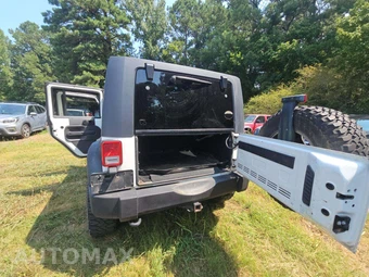 2010 Jeep Wrangler Unlimited Islander Edition - miniatura 14