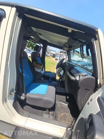 2010 Jeep Wrangler Unlimited Islander Edition - miniatura 18